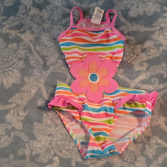 One piece bathing suit - Picture 1 of 2